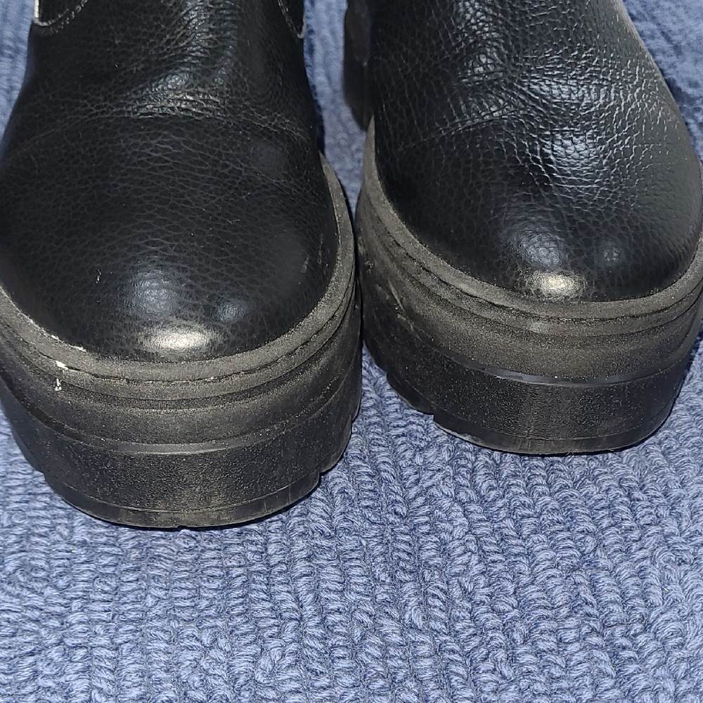 Black Leather, Faux-Fur Lined Women's Winter Zip Boots, U.S. Size 8 - Picture 13 of 15